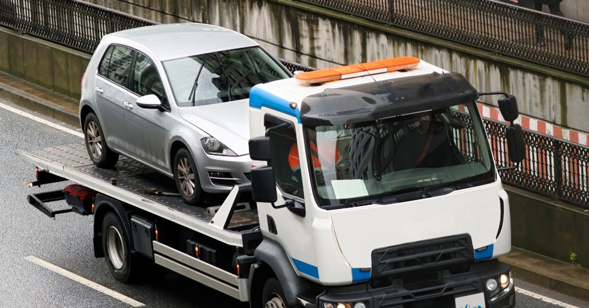 Tilt Tray vs Standard Towing on the Gold Coast: Which One Does Your Vehicle Need? | Gold Coast Towing blog